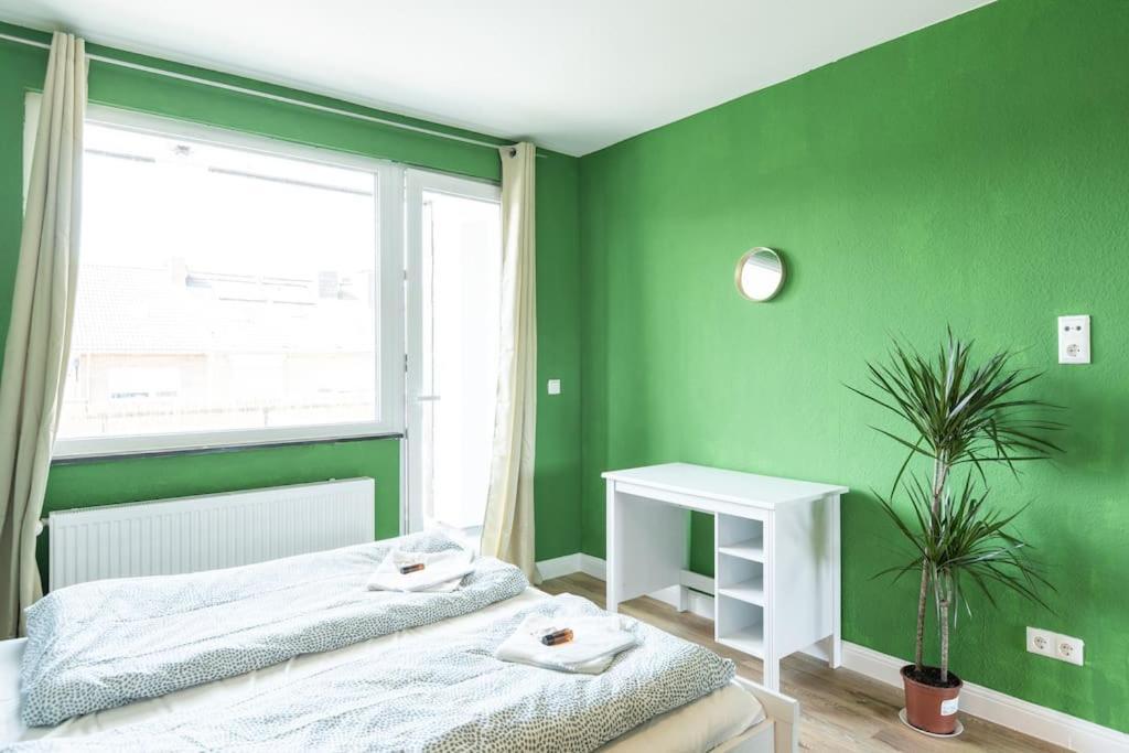 Nature Inspiration Apartment With Balcony & Grill Bbq In Duisburg Mitte Central Station 10 Mins & Big Tv With Photo Lights Exterior photo