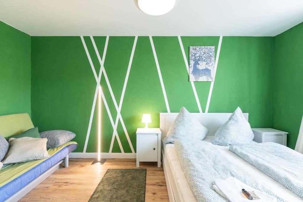 Nature Inspiration Apartment With Balcony & Grill Bbq In Duisburg Mitte Central Station 10 Mins & Big Tv With Photo Lights Exterior photo
